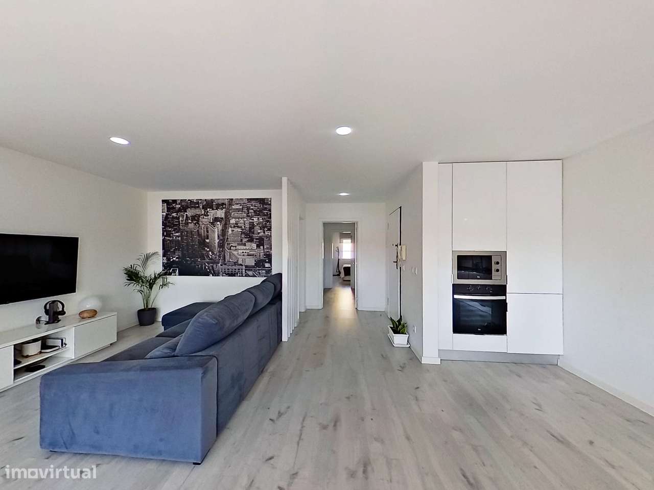 EXCELENTE T-2 RENOVADO, COZINHA EQUIPADA, 3 VARANDAS E PARQUEAMENTO - Grande imagem: 4/21