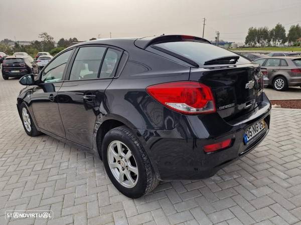 Chevrolet Cruze 1.7 VCDi LT - 3