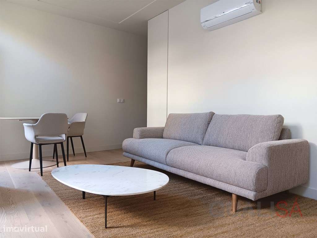 Apartamento T0+1 novo com varanda, equipado e mobilado, no centro h... - Grande imagem: 5/29