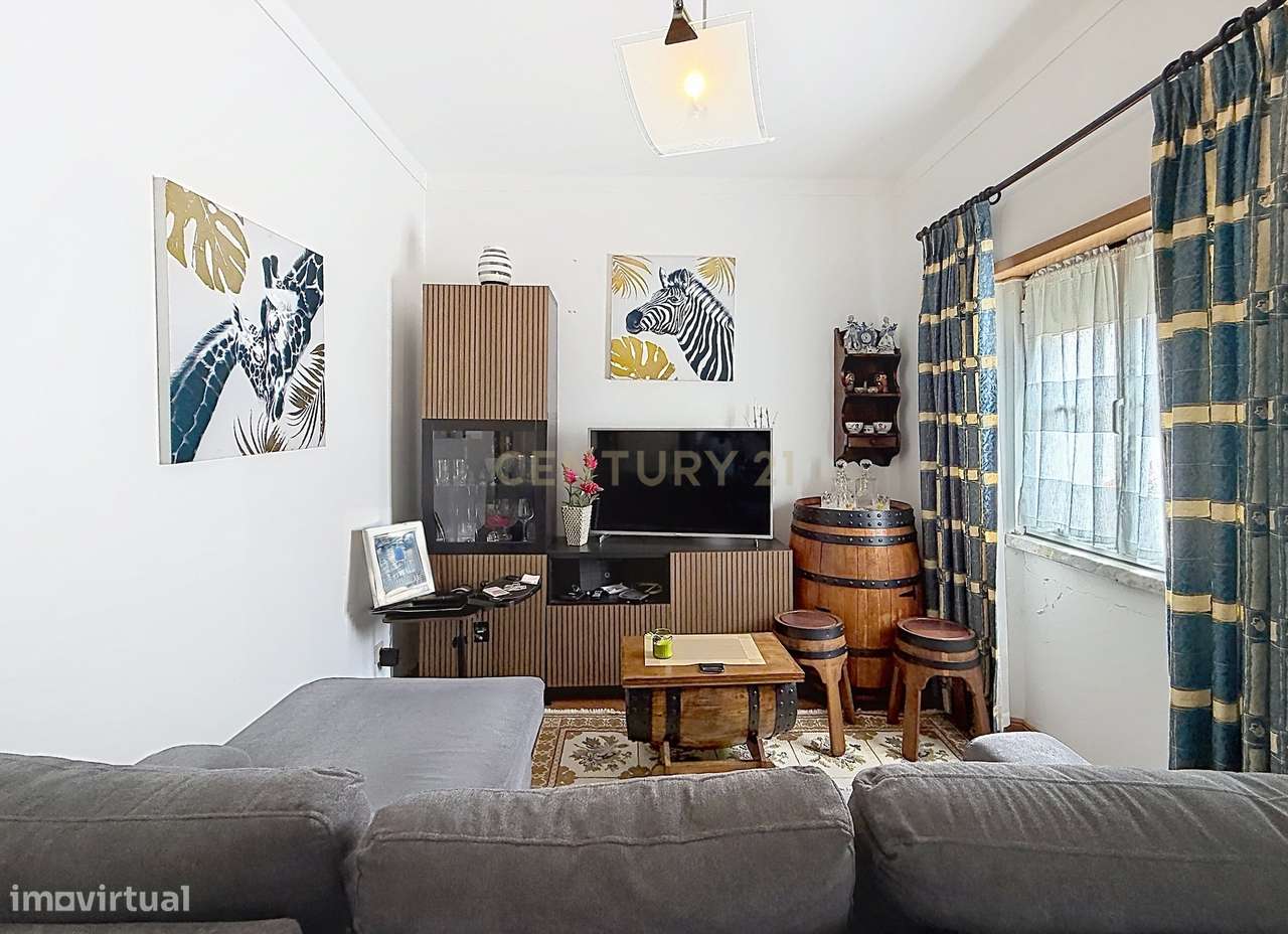 Apartamento T2 no Centro Histórico da Nazaré com Vista Mar-21