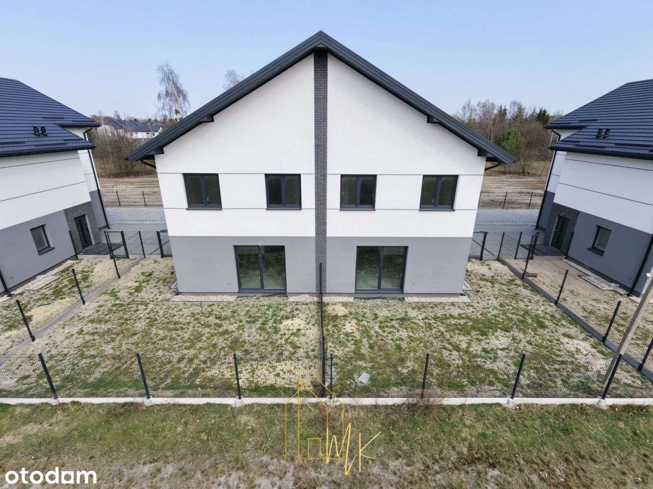 bliźniak 4 pokoje/ 2 miejsca postojowe/ ogrodzone-3