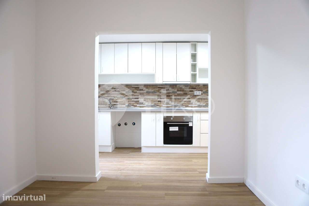 Invista no Seu Futuro: Apartamento T3 em  processo de renovação Total-0