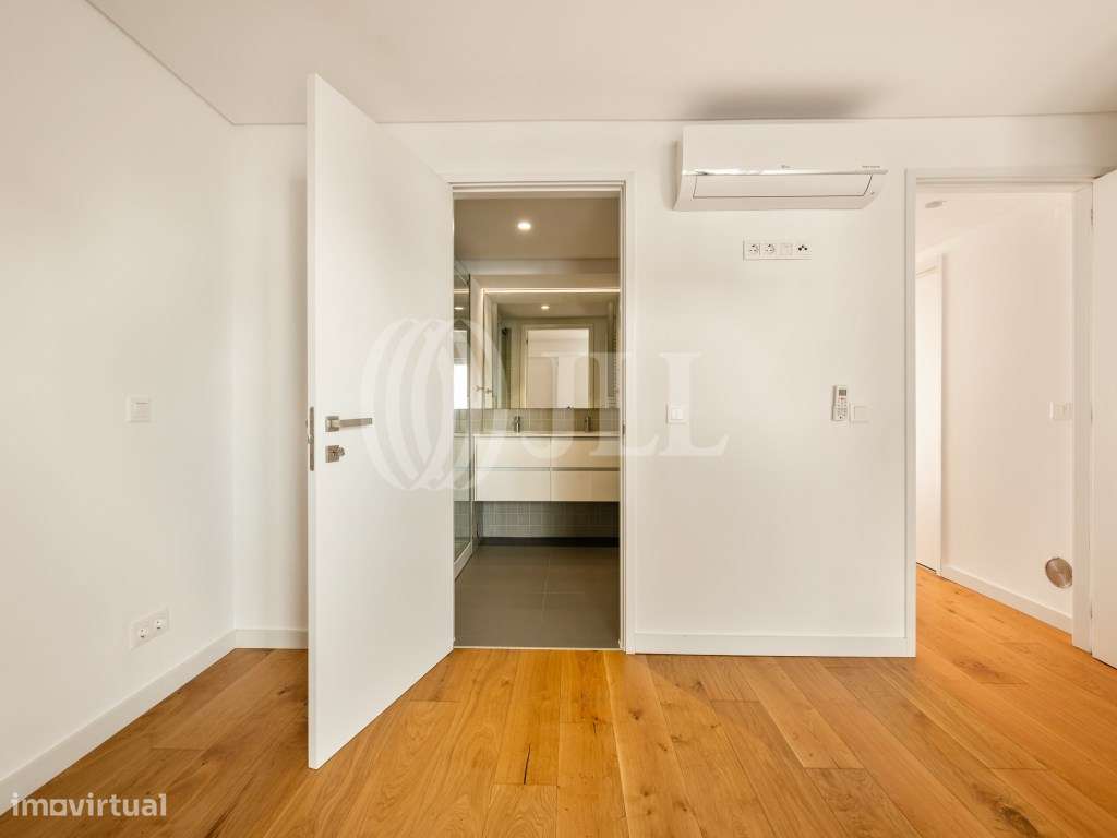 Apartamento T2, com varandas e estacionamento, em Lisboa-26