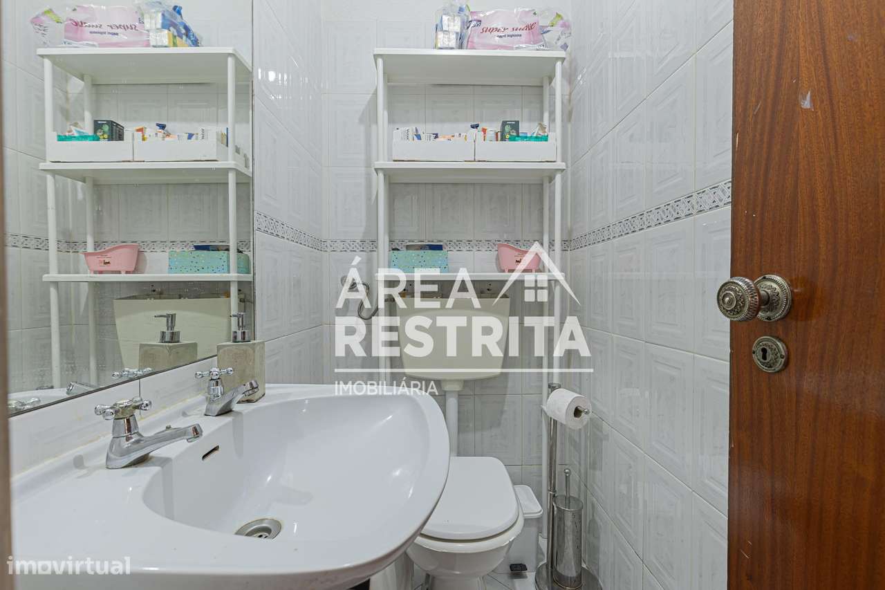 Apartamento T3 transformado em T2 no Seixal, Arrentela-29