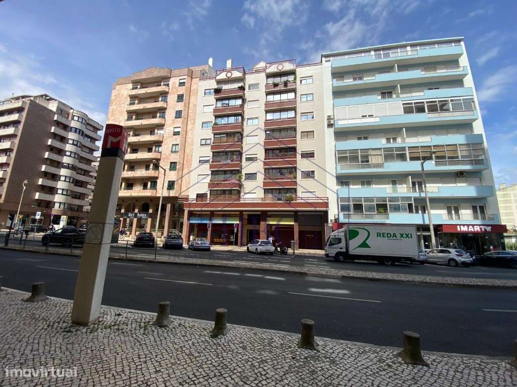 T3 Totalmente Remodelado na Estrada da Luz Lisboa-52