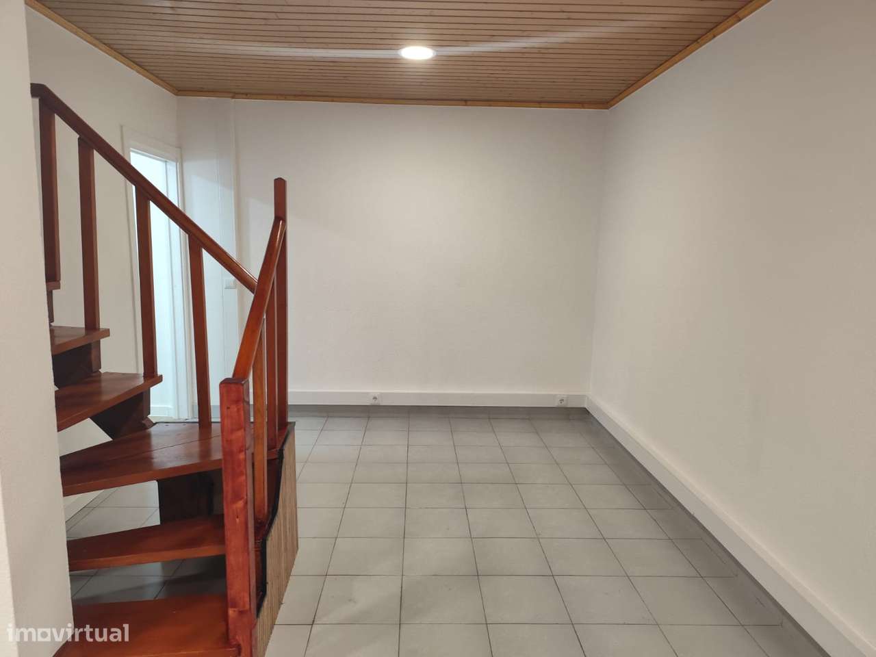 MONTE DA CAPARICA - Loja transformada em habitação T1 - Grande imagem: 4/14