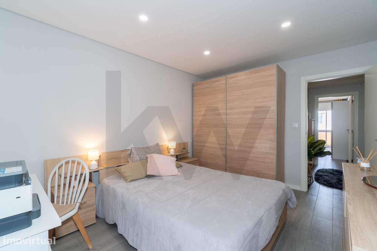 Apartamento T2 na Rua Dr. José Afonso, Quelfes - Conforto, Remodelado-5