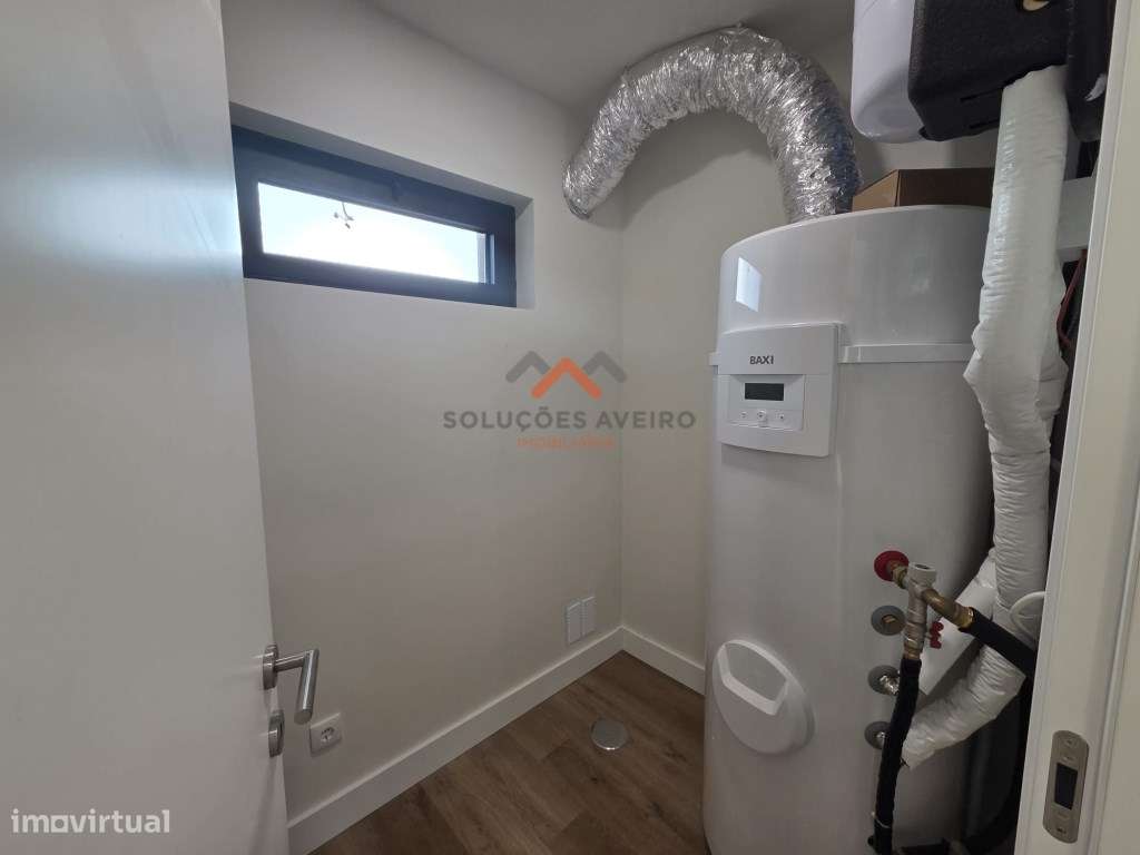 Moradia T4 a 1km das Glicinias!-32