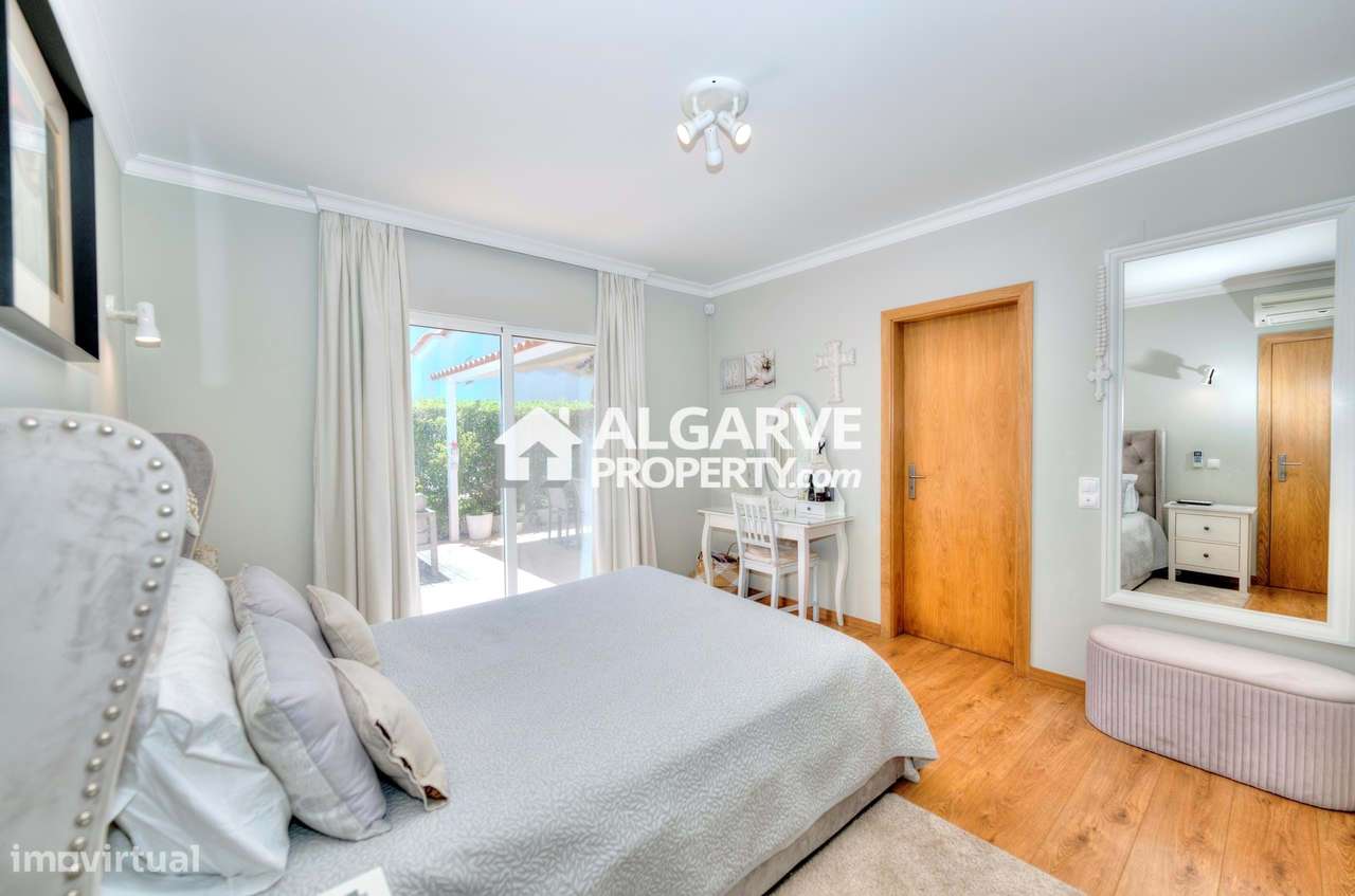 Bonita moradia V4 dentro do campo de golfe e perto de todas as comodid - Grande imagem: 4/36