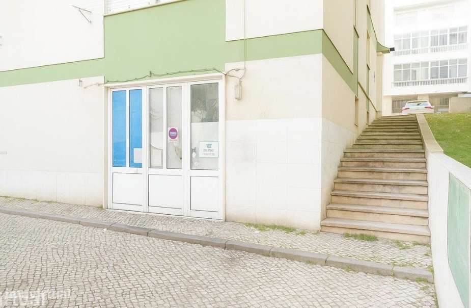 Armazém em Odivelas 
135.000-7