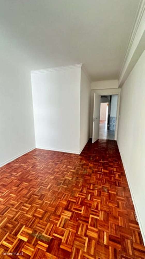 Apartamento T2 à venda na Avenida Santa Maria, Cacem-10