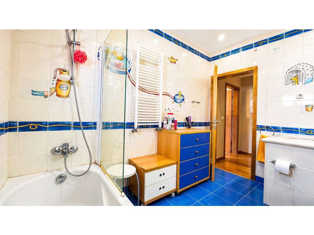 Moradia T4 isolada com piscina privada, jardim, garagem e 595 m² de...-38