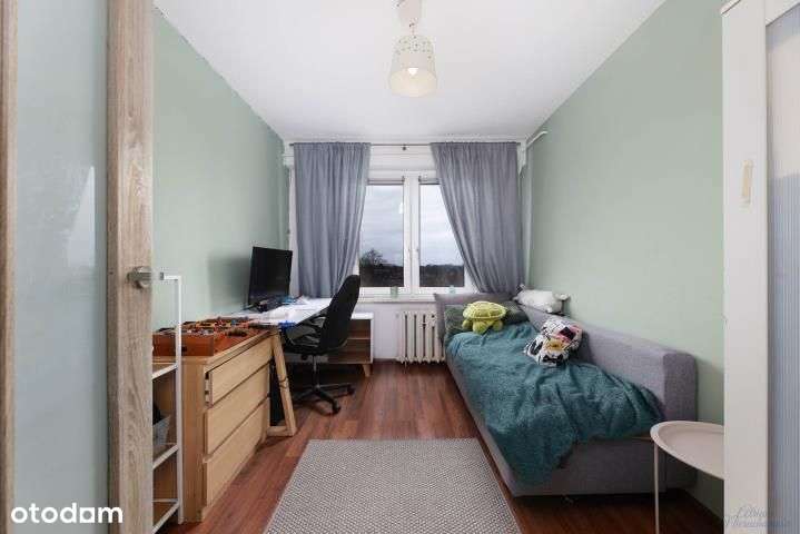 Trzypokojowe mieszkanie w niskim bloku-4