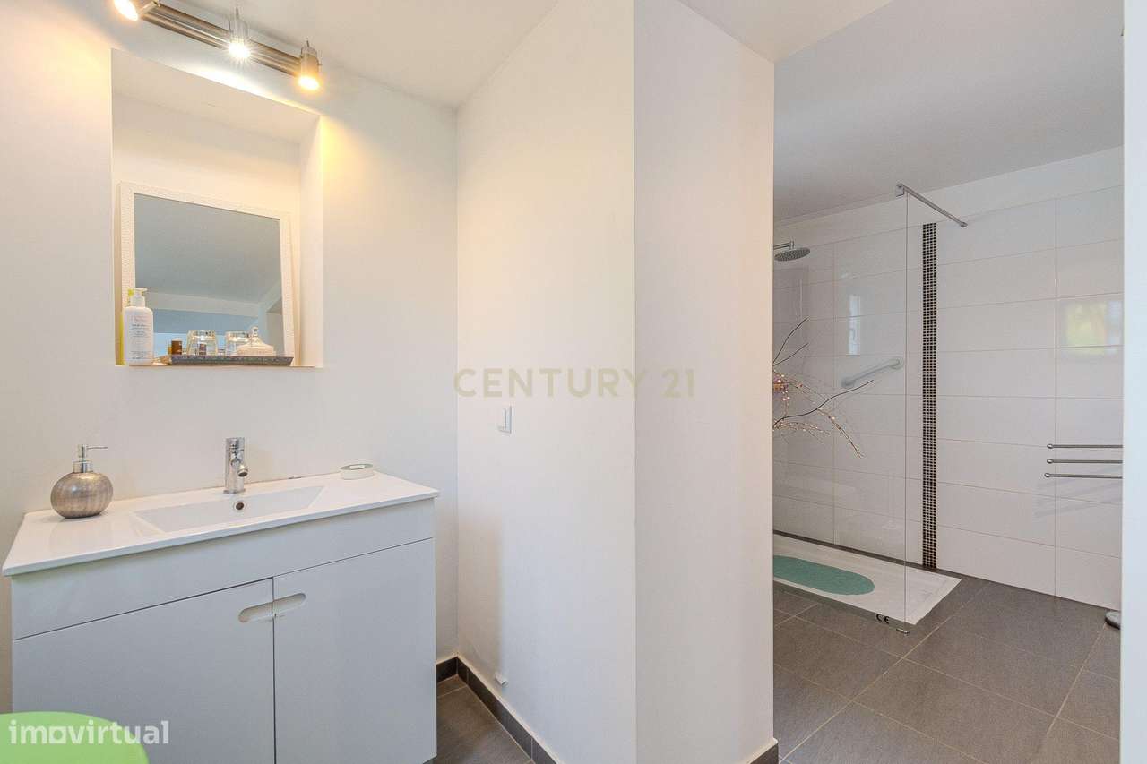 Moradia Renovada com Piscina em Quelfes, Olhão-27