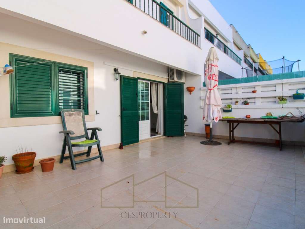 Moradia T3 nos Foros da Amora-7
