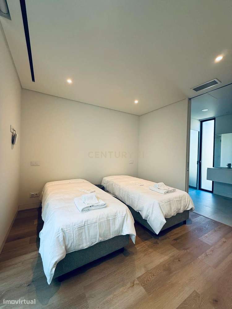 Moradia com piscina no condomínio Vila Moura Parque - Grande imagem: 4/8