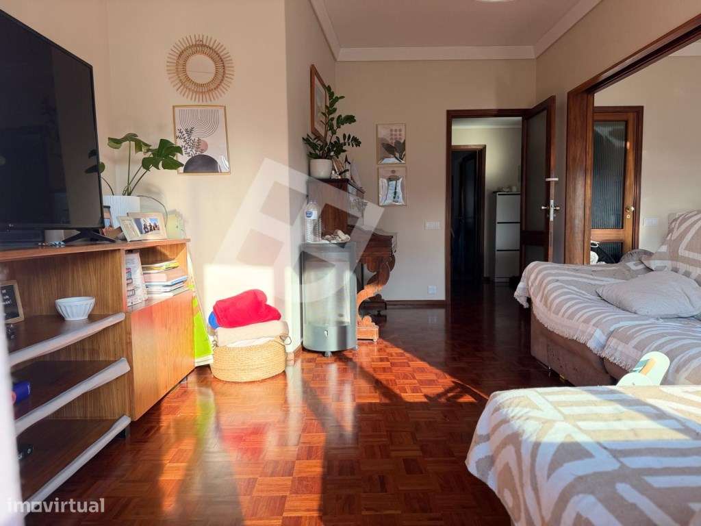 Apartamento T4 c/ Varanda - Av. Lourenço Peixinho-10