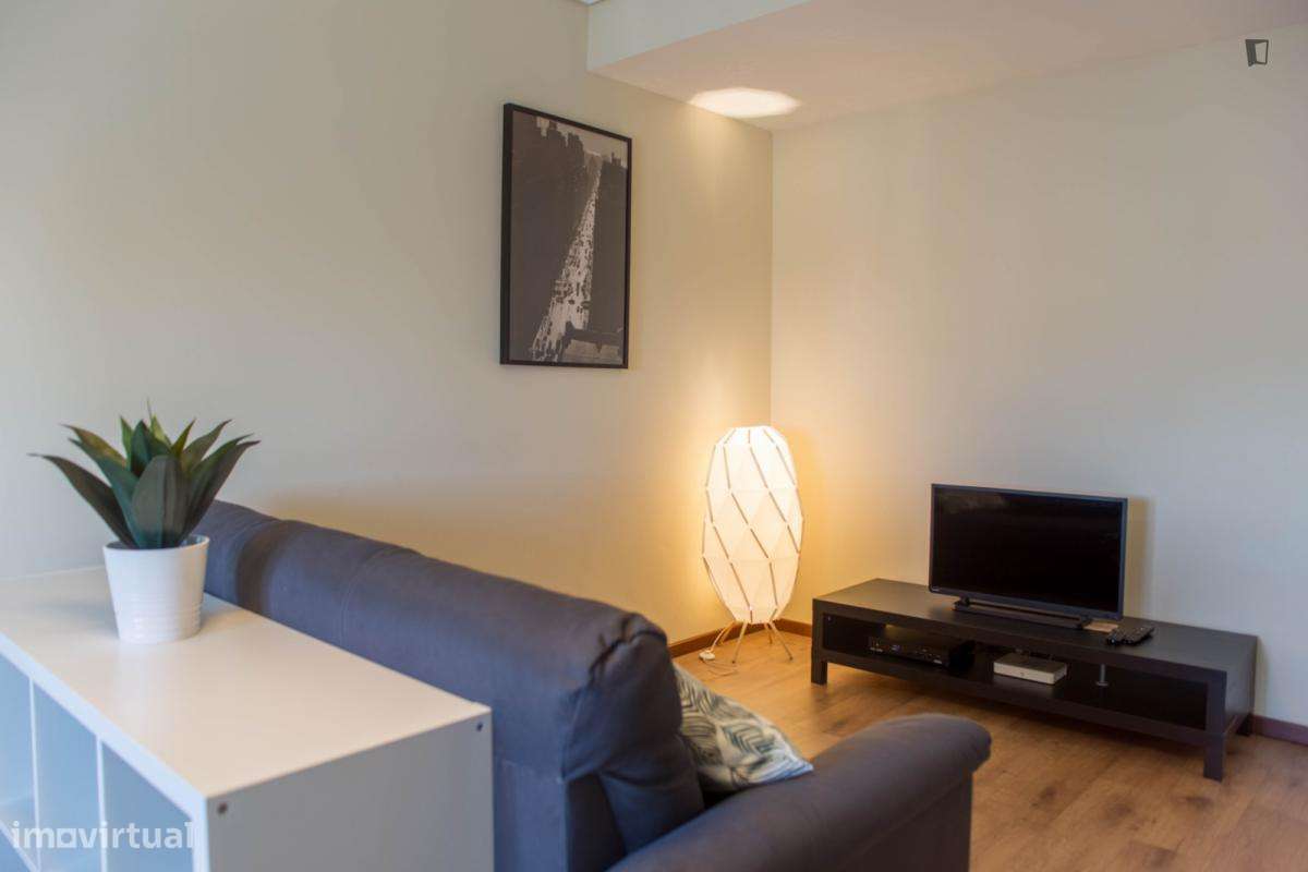 Quarto - localizado em Paranhos Porto - Grande imagem: 5/9