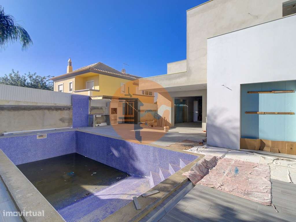 Moradia Isolada V4 com Piscina em Construção - Grande imagem: 3/39
