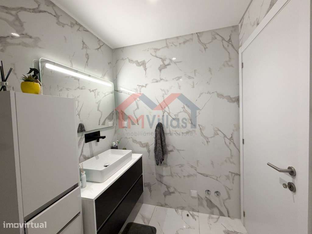 Apartamento T2 no centro com garagem e grande terraço - Almancil-15