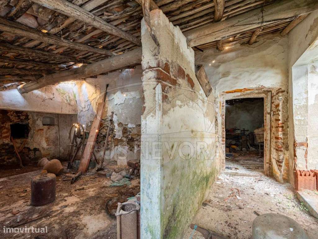 Moradia com duas frentes, armazém e quintal em São Manços (18 km - ... - Grande imagem: 3/22