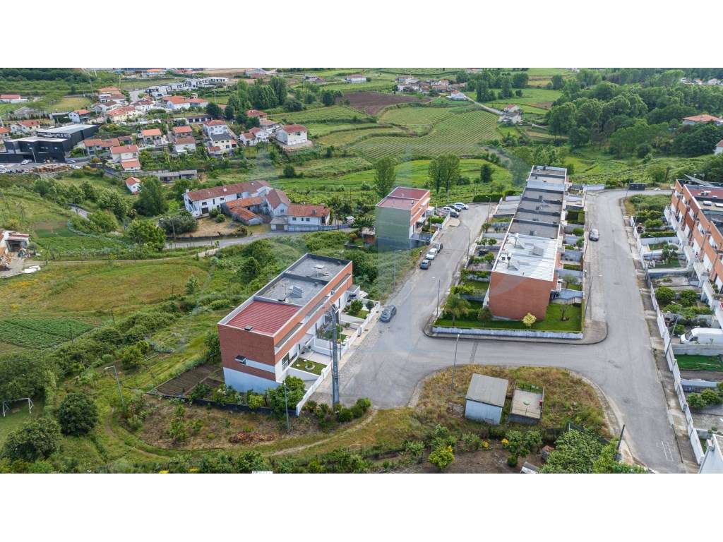 Lote para Moradia em Banda na Urbanização Vale da Gandra-9