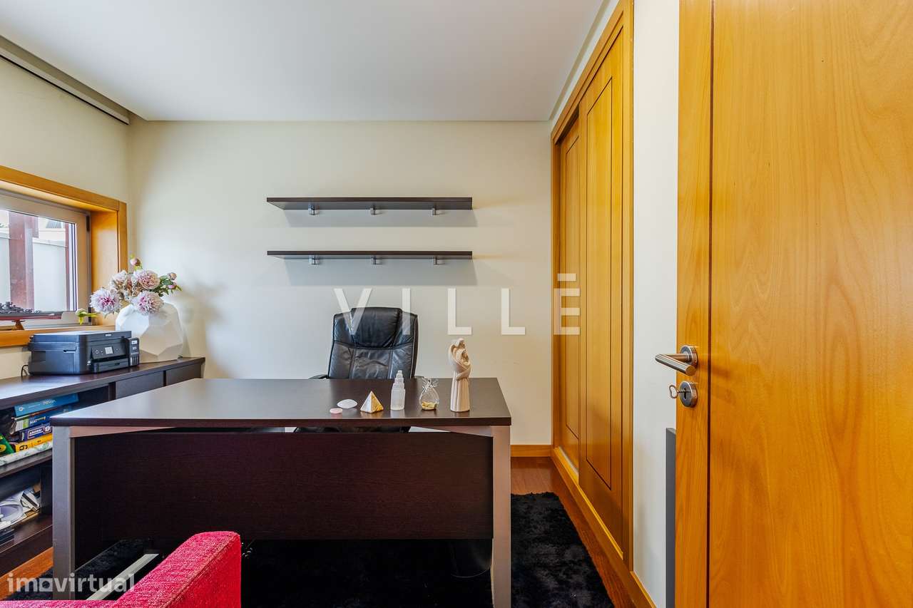 Moradia T4 com piscina aquecida e garagem dupla-17