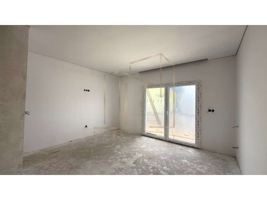 Moradia Independente T3 + 1 com 2 Suítes e piscina-8