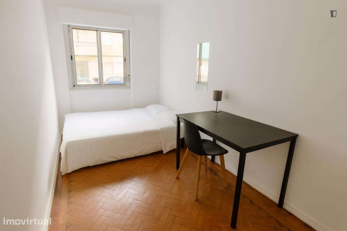 Quarto - localizado em Benfica Lisbon - Grande imagem: 5/7
