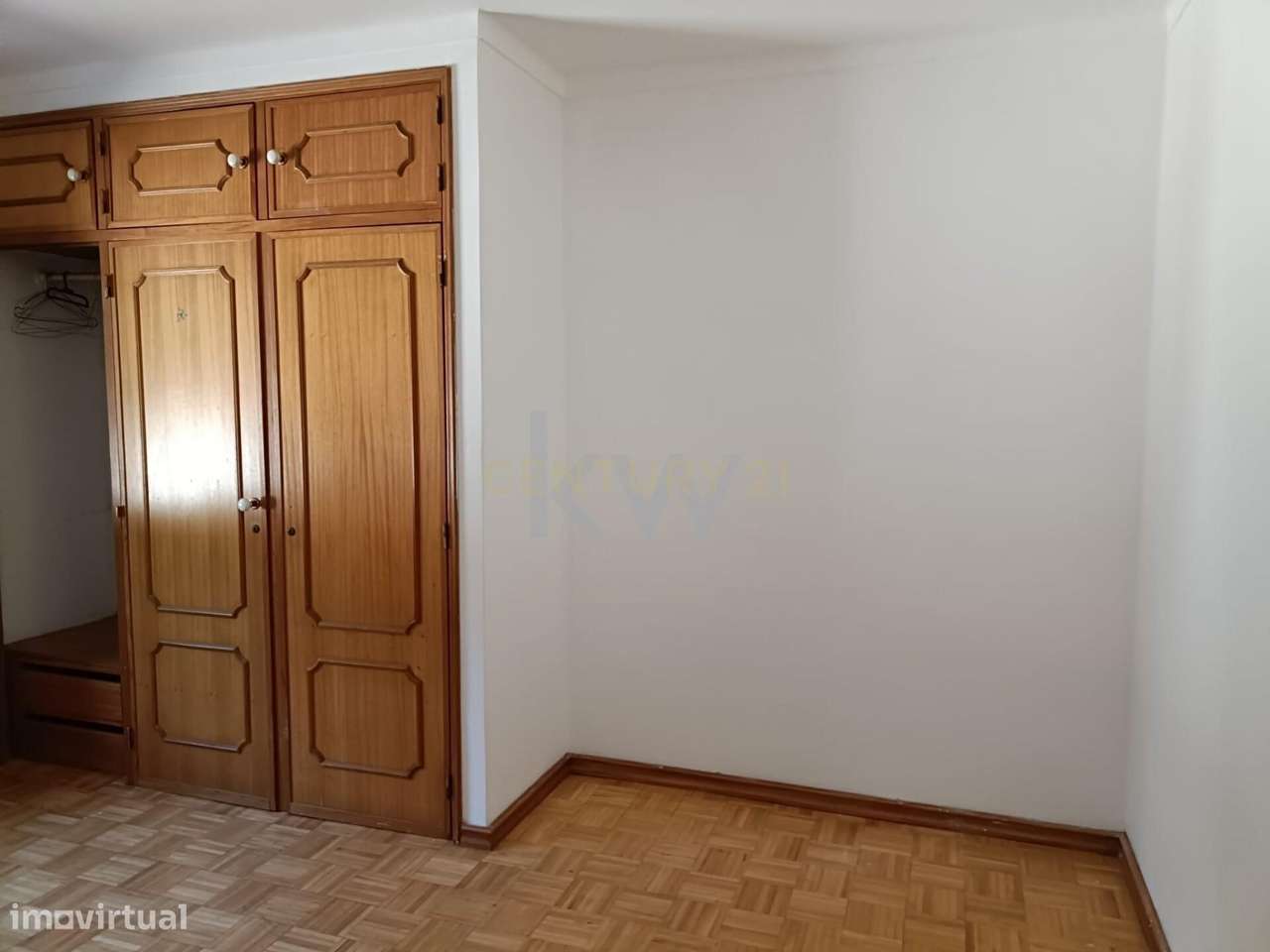 Apartamento T4 com garagem em condomínio com piscina no centro de Albu-17