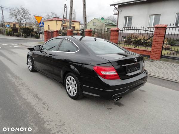 Mercedes-Benz Klasa C 220 CDI DPF Coupe BlueEFFICIENCY 7G-TRONIC Edition 1 - 3