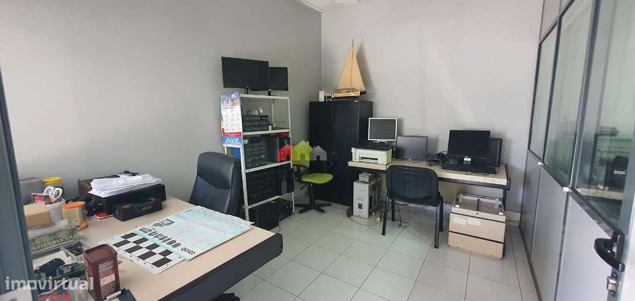 Armazém com grande potencial no Montijo | Sarilhos Grandes - Grande imagem: 3/17