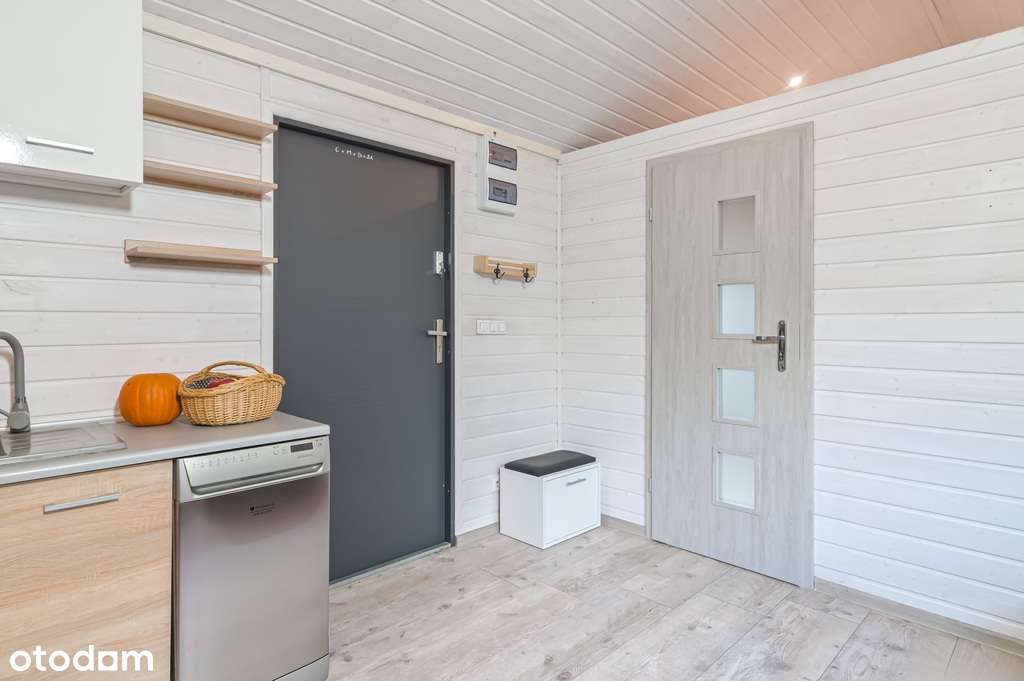 Całoroczny ekonomiczny wyposażony domek z tarasem-1