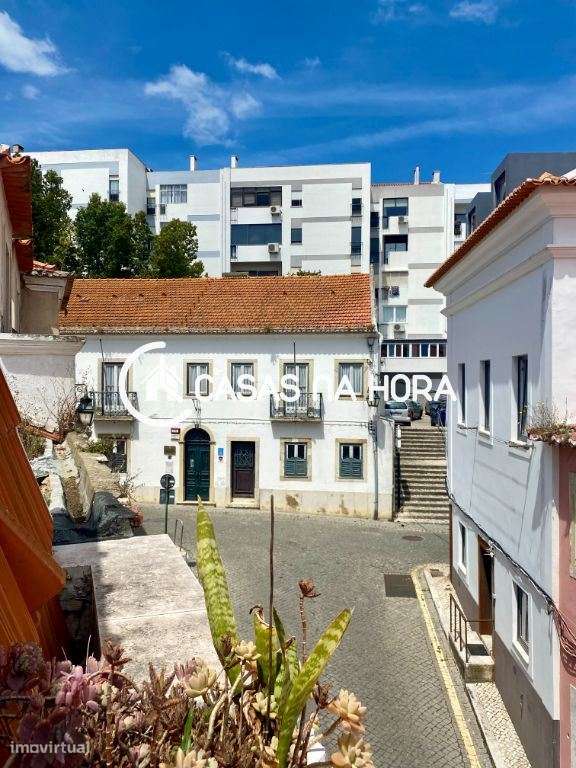Moradia Triplex T2 em Almada na Rua Capitão Leitão-26