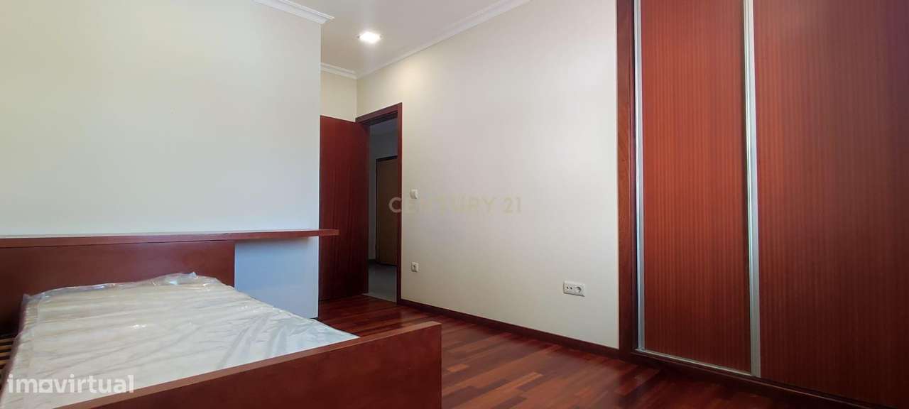 Apartamento T2 com Vista Panorâmica em Valença-21