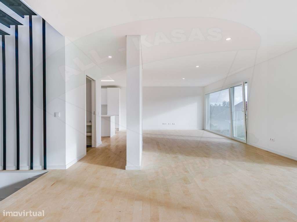 Moradia T3, a ESTREAR com Piscina em Famões, Odivelas: O seu Oásis!-7