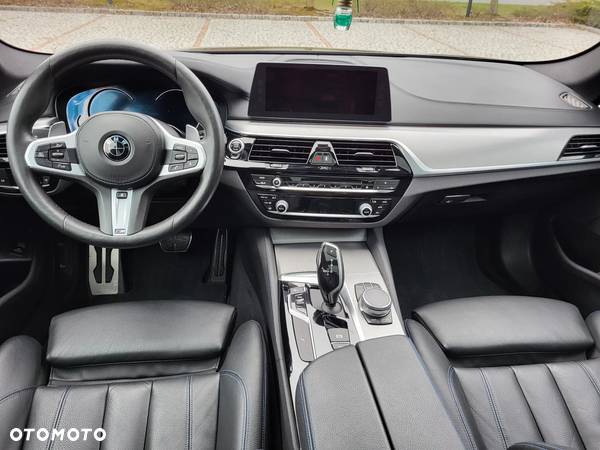 BMW Seria 5 M550d xDrive Touring - 9