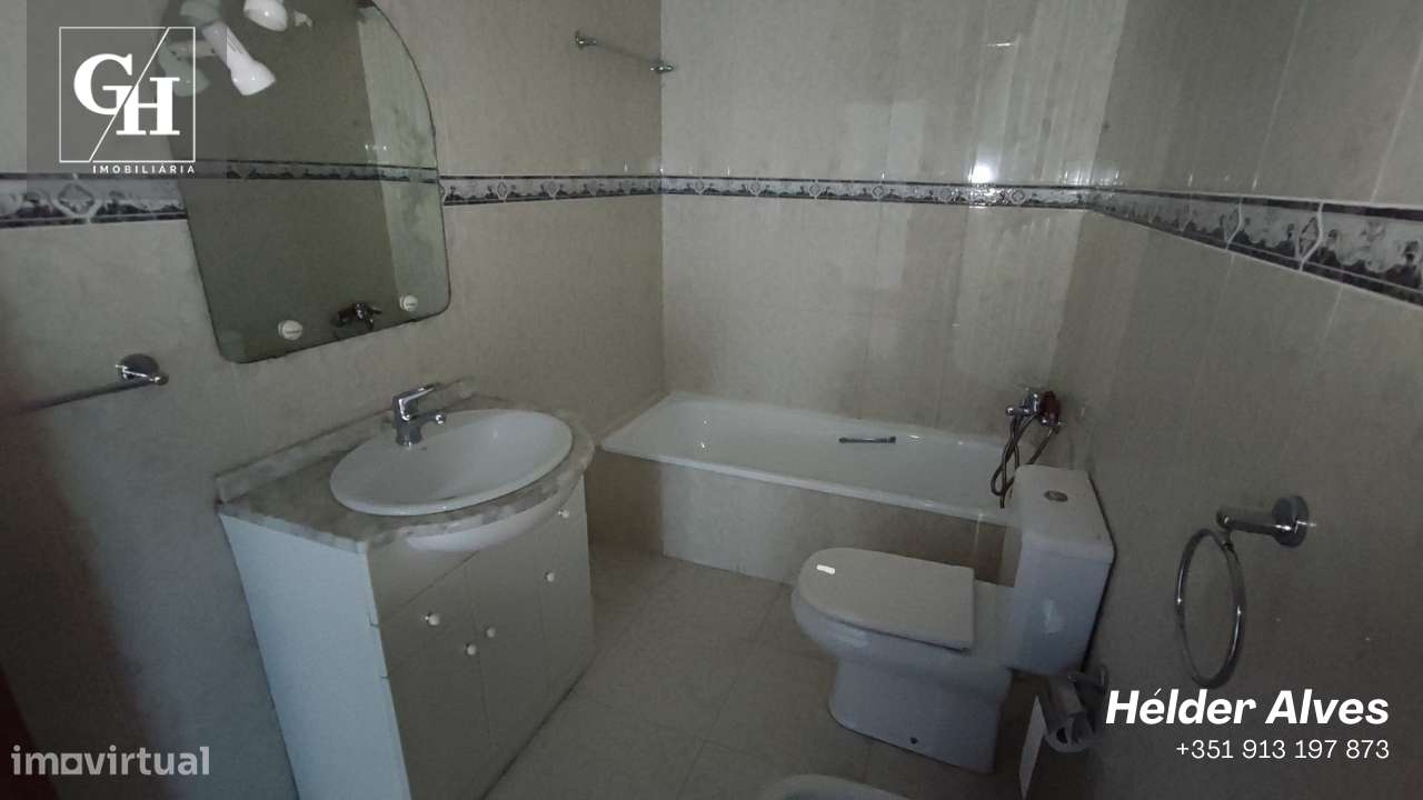 Apartamento T2 em Calendário com garagem fechada-11