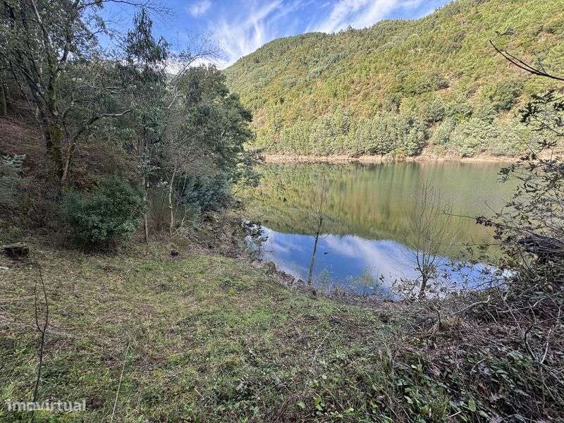 Terreno junto a Barragem de Albufeira da Caniçada, Gerês - Grande imagem: 5/10