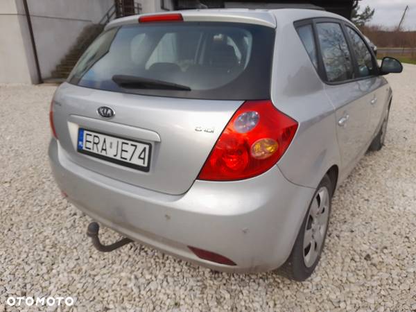 Kia Ceed 1.6 CRDi 90 Spirit - 4