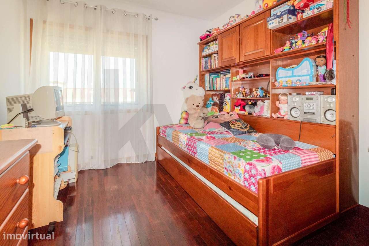 Apartamento T2 ao  centro de Rio Tinto, junto ao Metro, com garagem, e-8