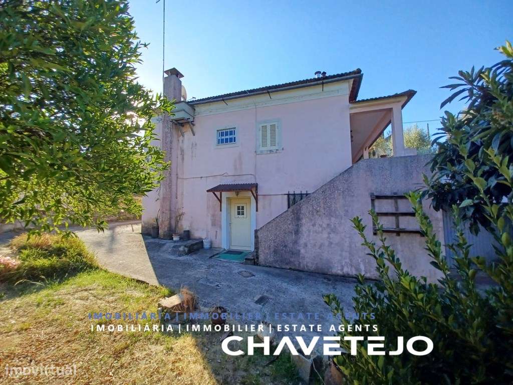 Moradia de 2 pisos com anexos e terreno perto de bons acessos. - Grande imagem: 4/42