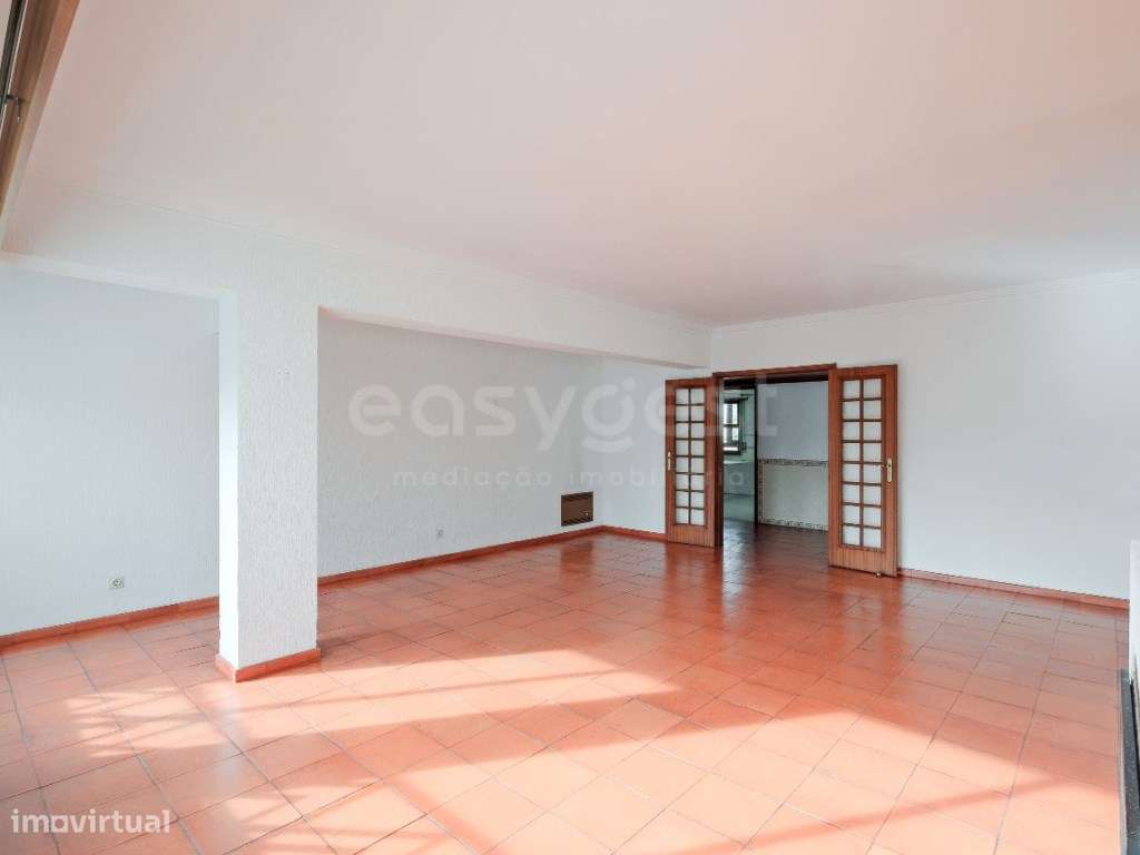 Apartamento 6 assoalhadas com garagem e arrecadação em Carcavelos - Grande imagem: 4/55