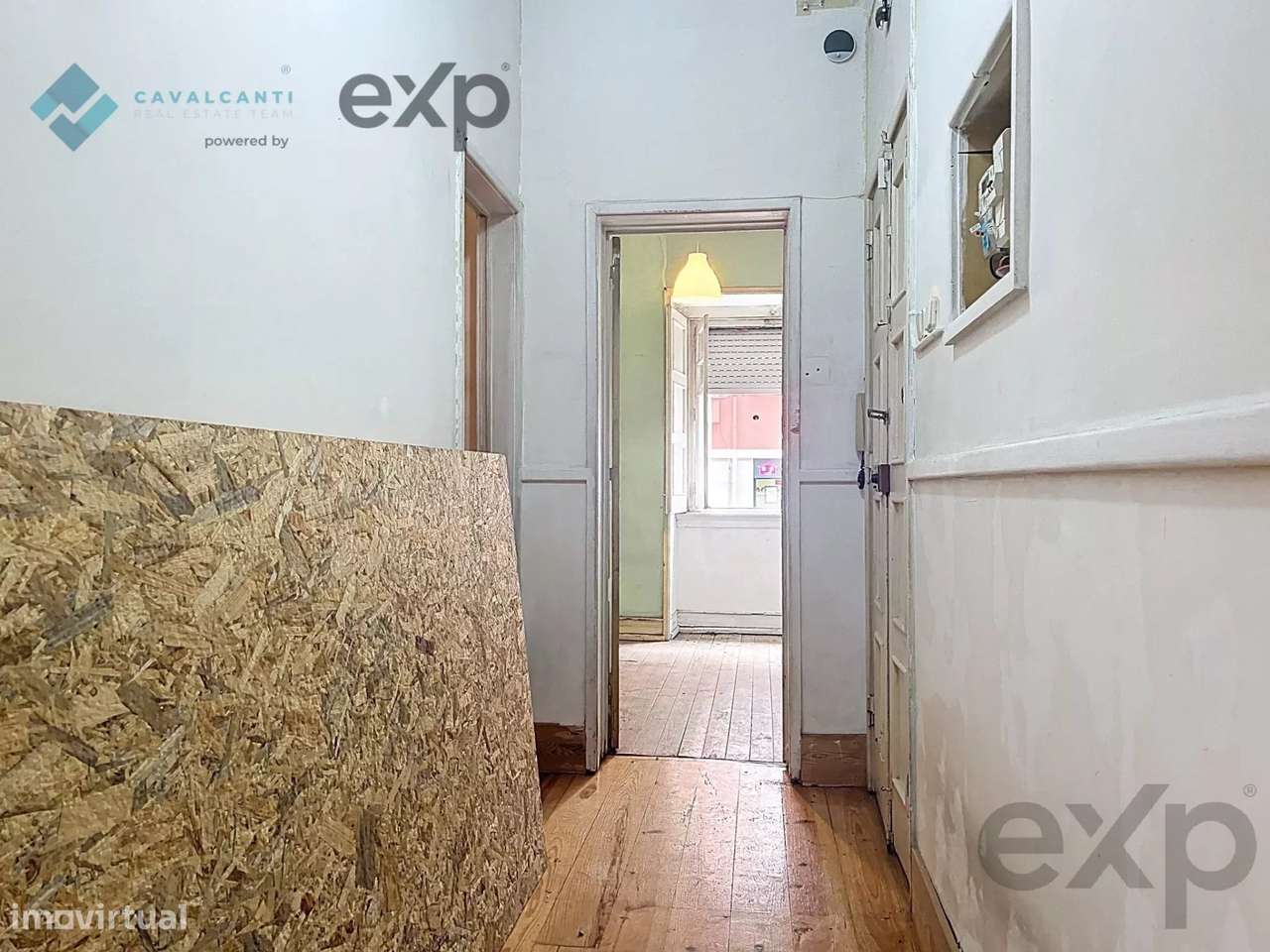 T3 com charme e logradouro Para Remodelar – Lisboa-16