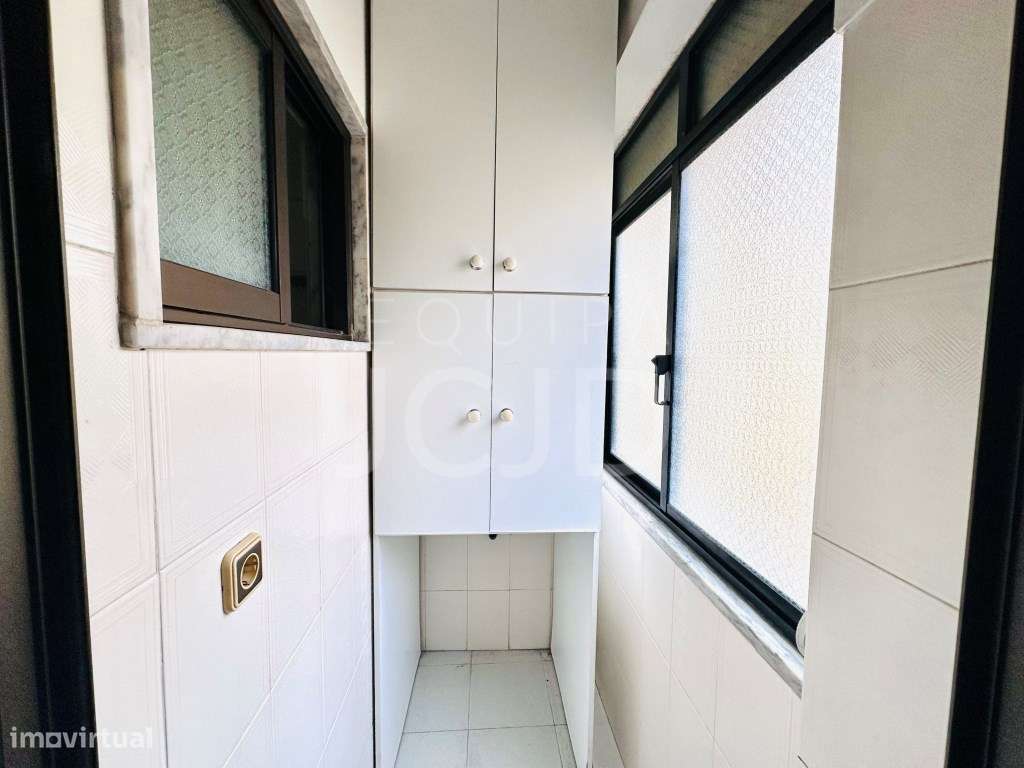 T0 espaçoso para venda - Rua dos Sapadores, Lisboa - Grande imagem: 4/17