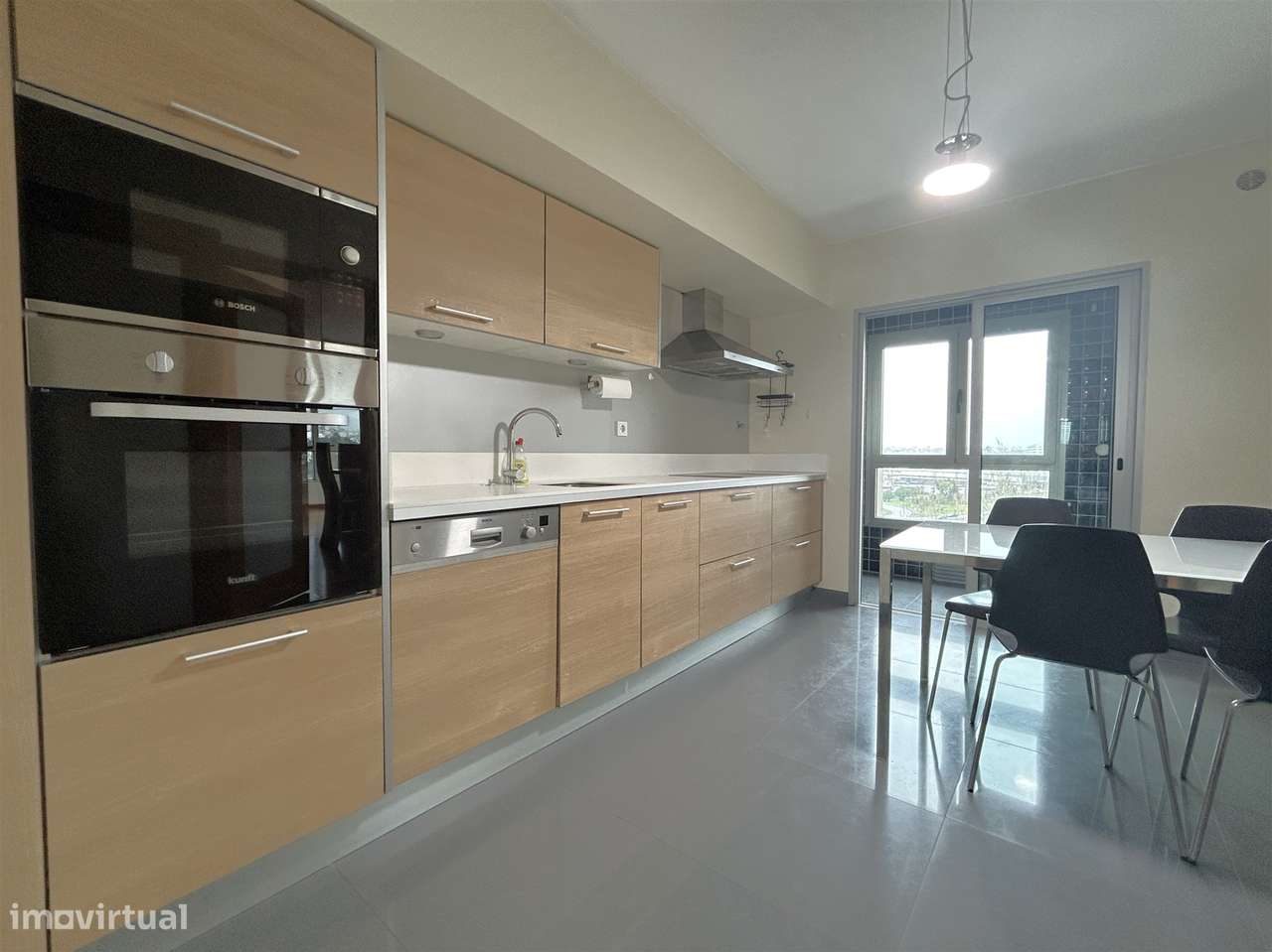 T3 com Garagem e Excelente Luminosidade no Bessa - Grande imagem: 5/26