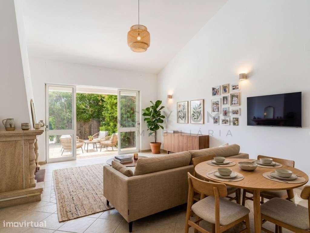 Moradia Duplex tipo T2 com Jardim e Piscina em Condomínio Privado-1