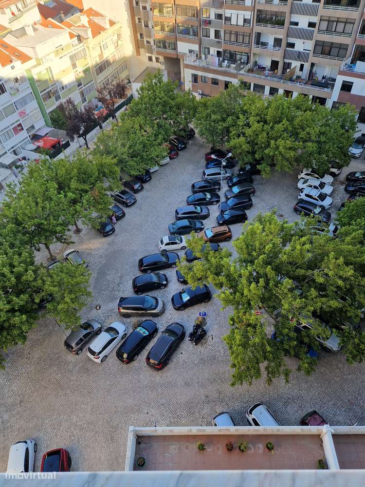 T3 Luxo (T3+T3 ligados/2 Fracções) com 3 Boxes Vistas - Almada Centro-41