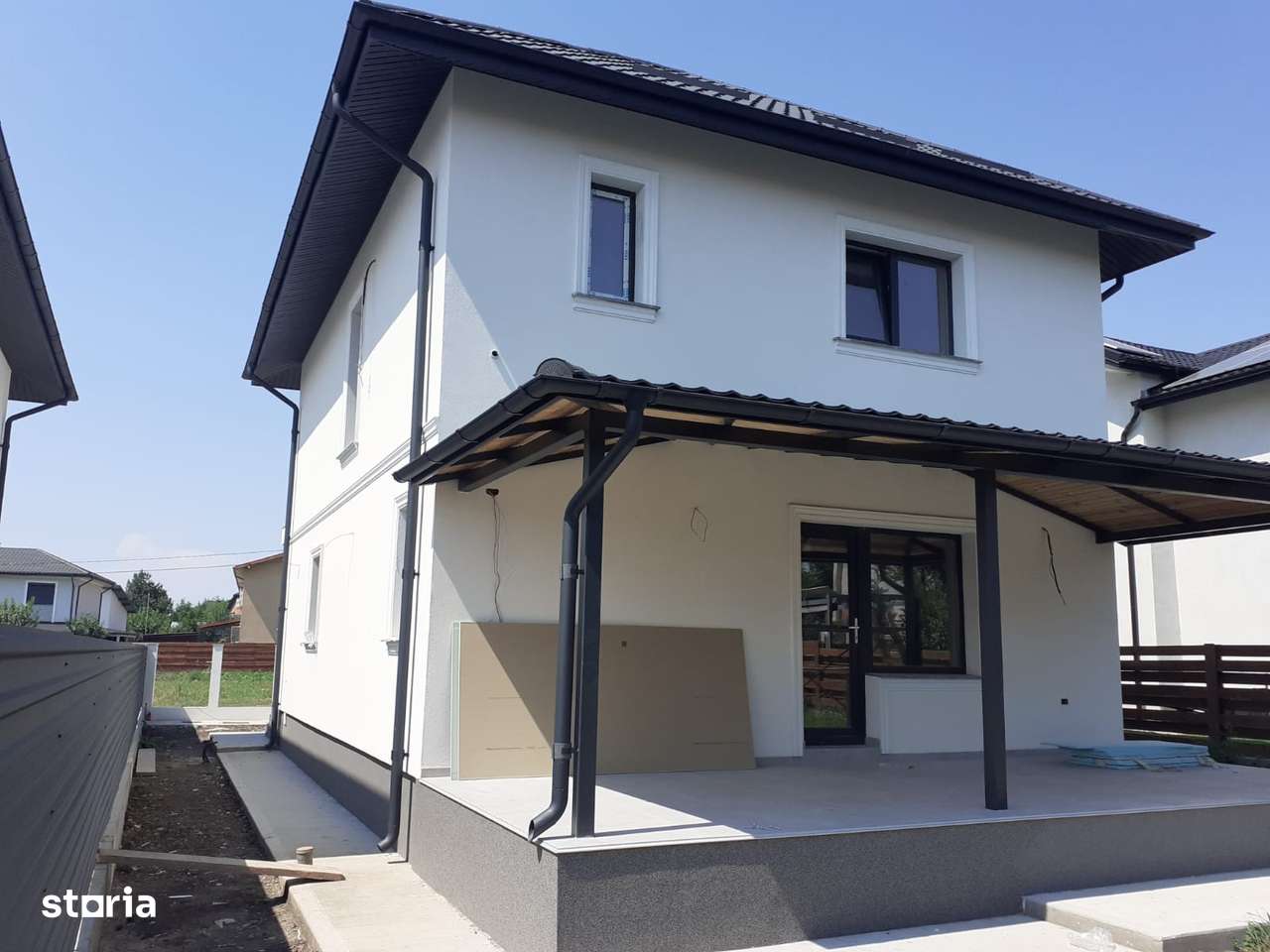 Vilă modernă și spațioasă, situată în inima localității Valea Lupului - Imagine principală: 2/6