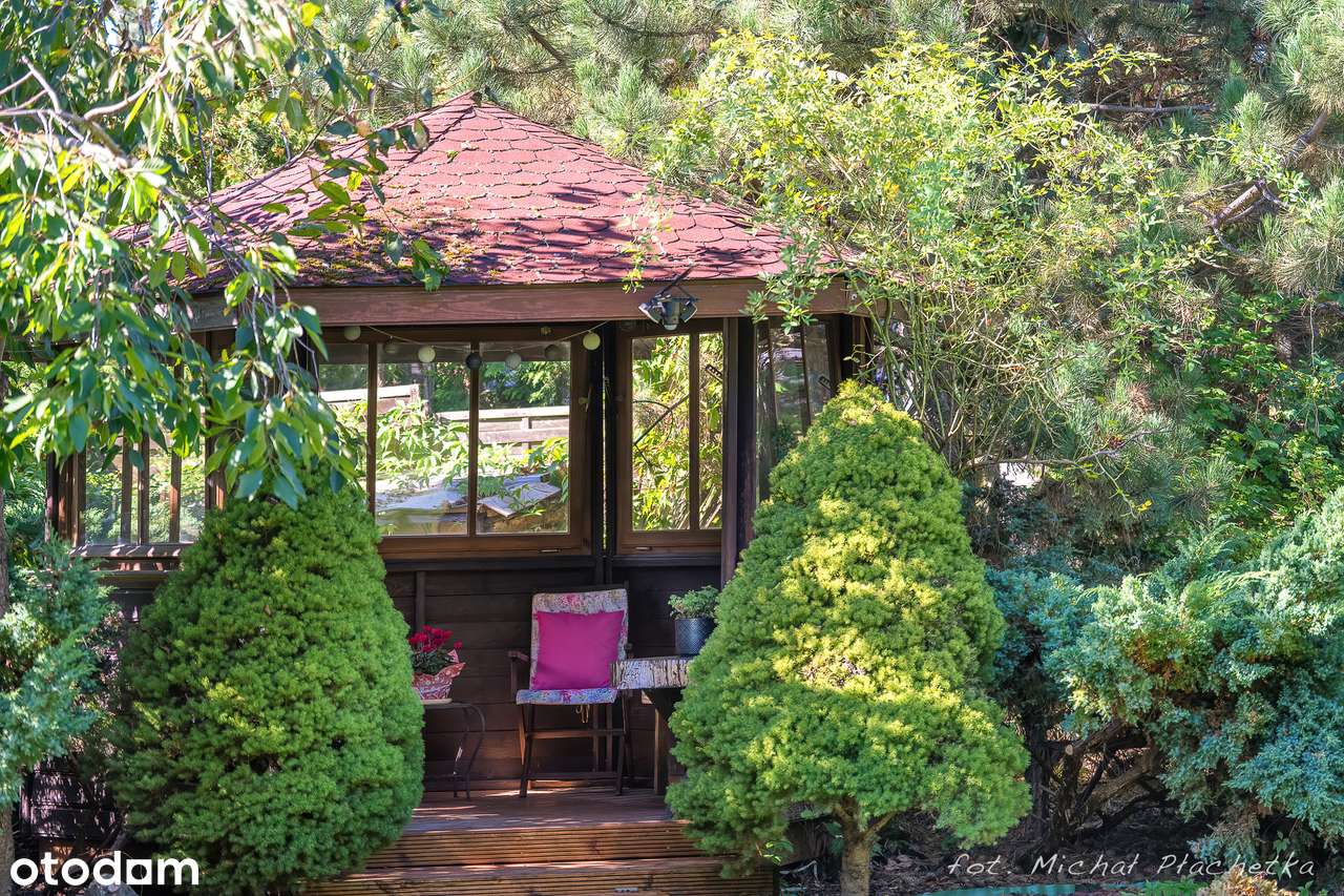 Dom z pięknym ogrodem, klimatyzacją, fotowoltaiką.-16